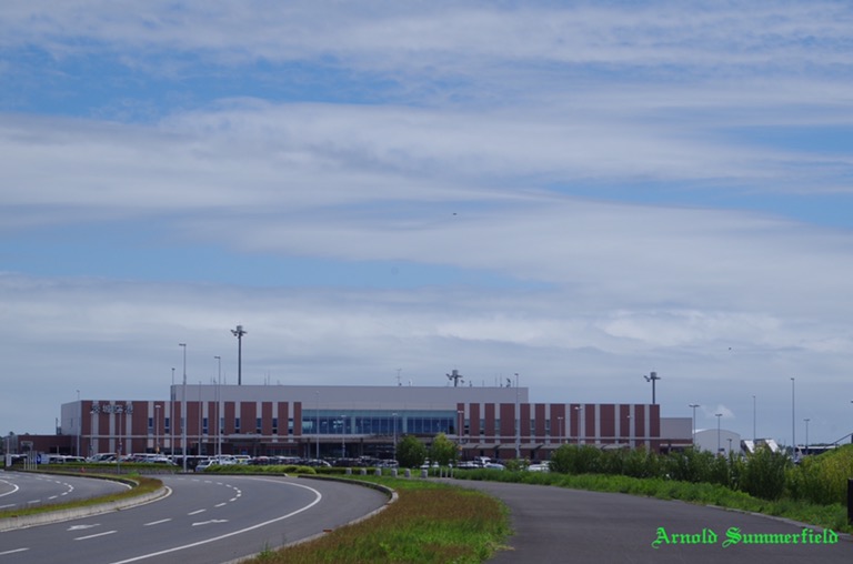 茨城空港旅客ターミナルビルと空